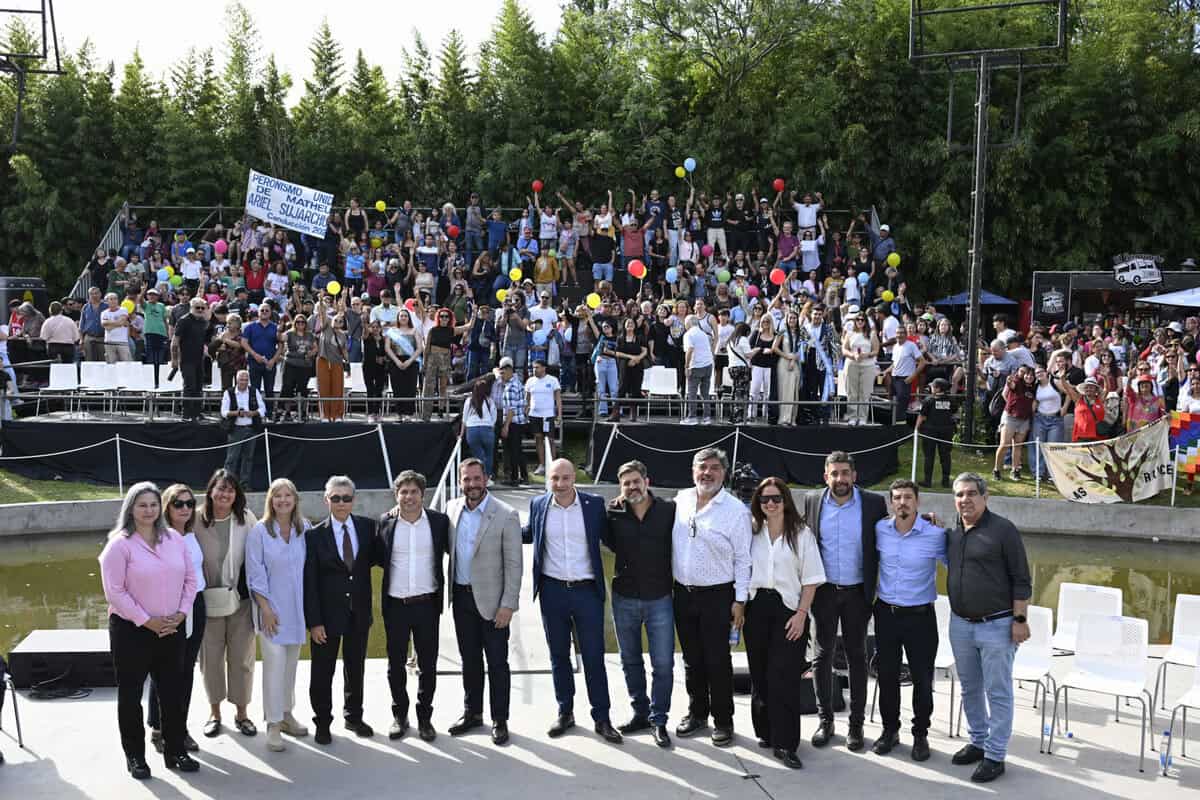 Kicillof visitó la 62° Fiesta Nacional de la Flor en Escobar 1 DON0242 scaled