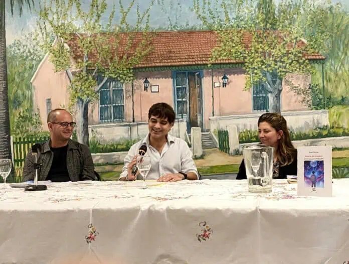 Foto Pablo Moreno presentación novela 1