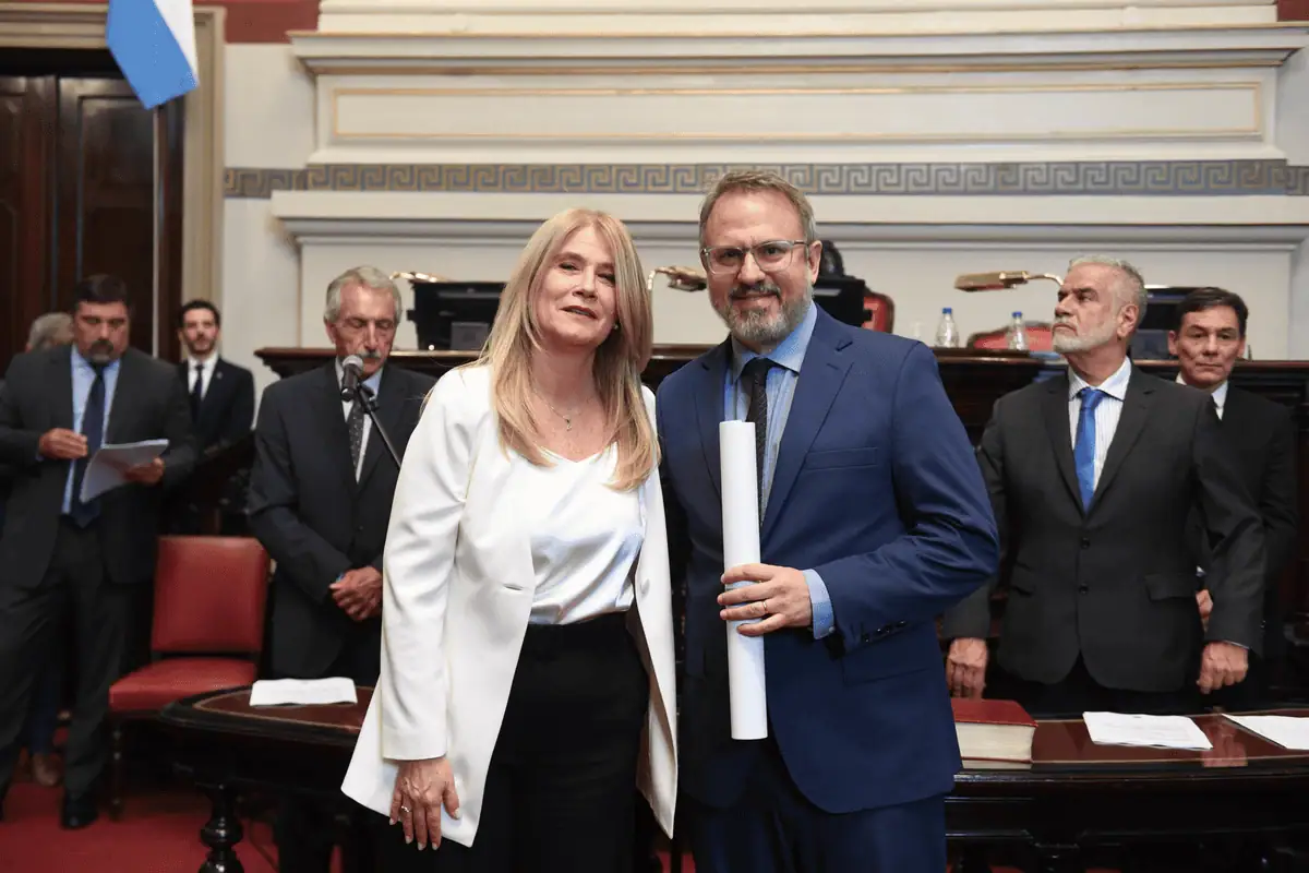 Juraron los 23 senadores bonaerenses electos y hubo controversia por los pedidos de licencias 1 image 30 scaled