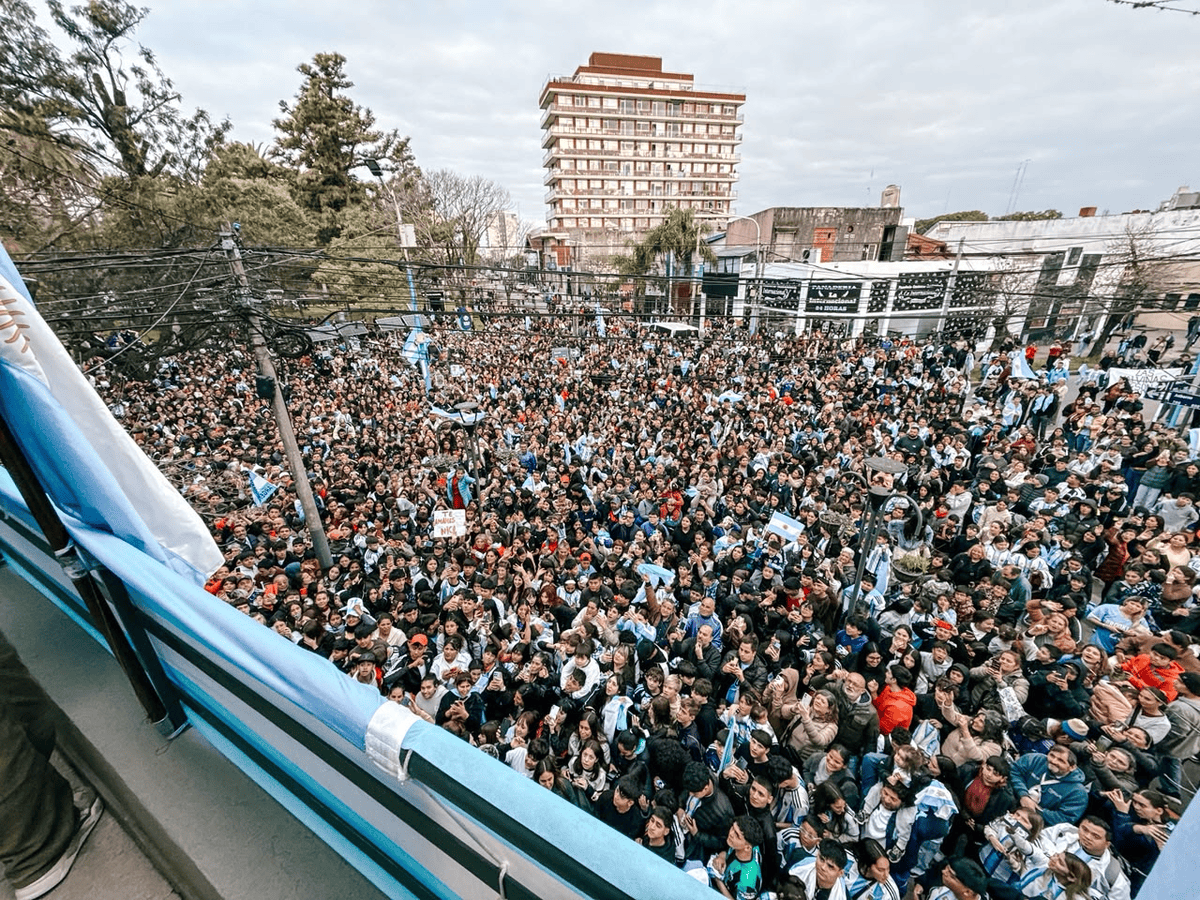 Orgullo escobarense: una multitud salió a la calle para recibir a Nico González 1 image 84