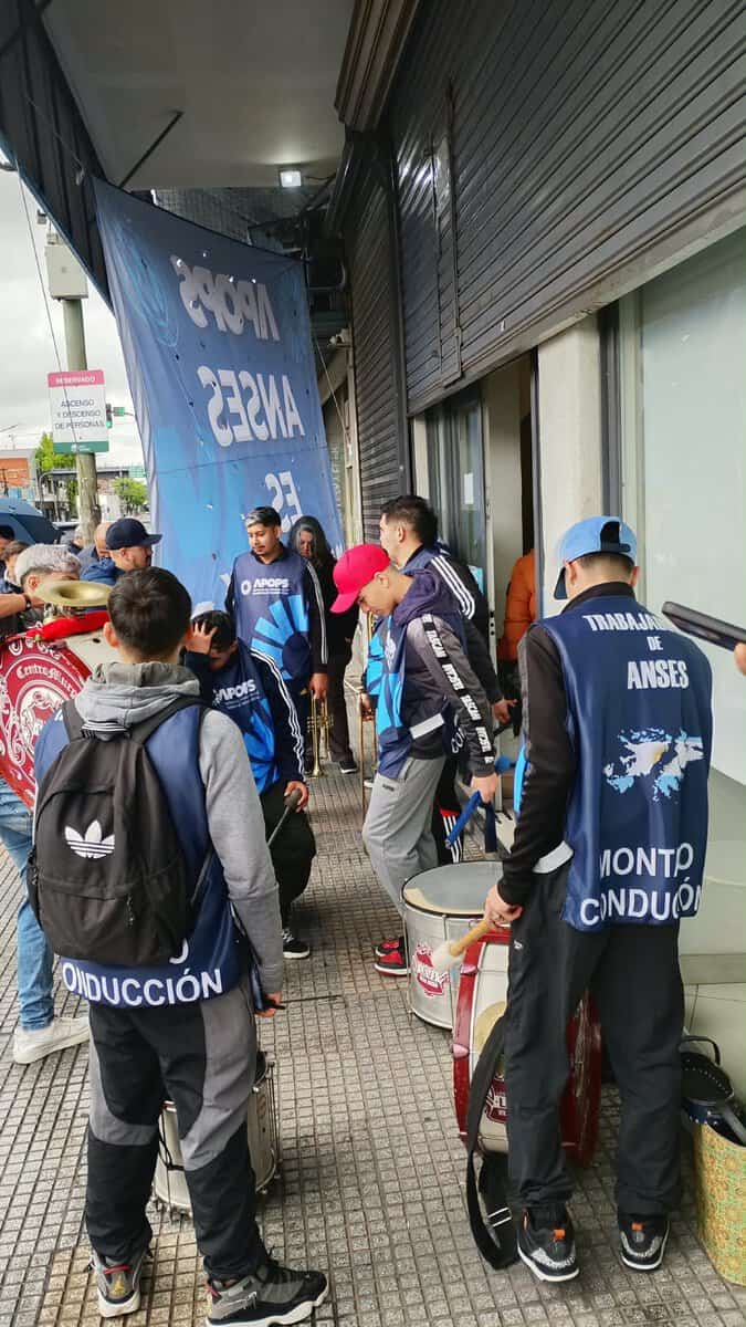 Protesta de APOPS en ANSES Boulogne por la anulación de una elección de delegada sindical 1 WhatsApp Image 2026 10 13 at 9.46.19 AM